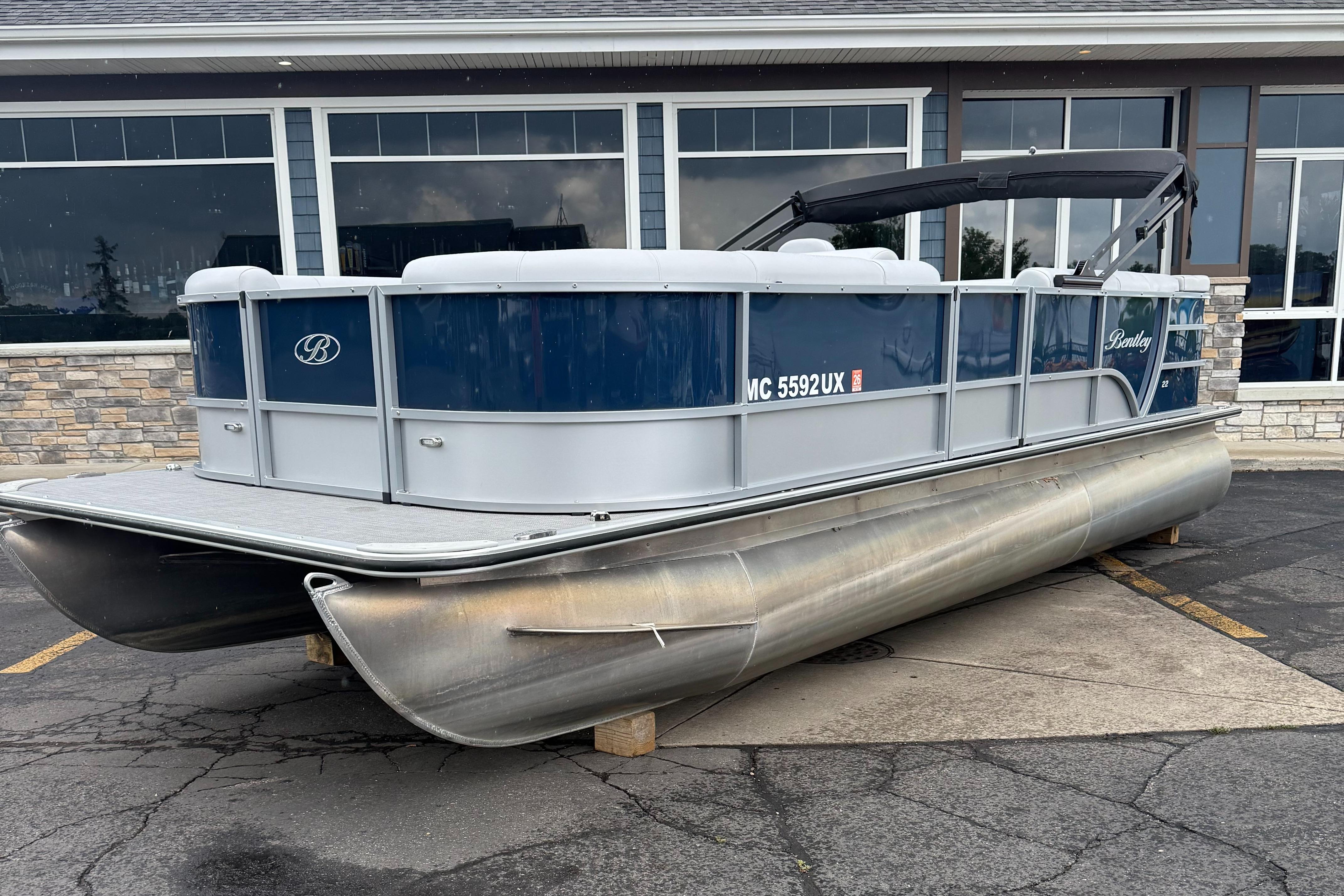 Bentley Pontoons 220CR 2022 Bentley Pontoons 220CR boat parked outside a building.
