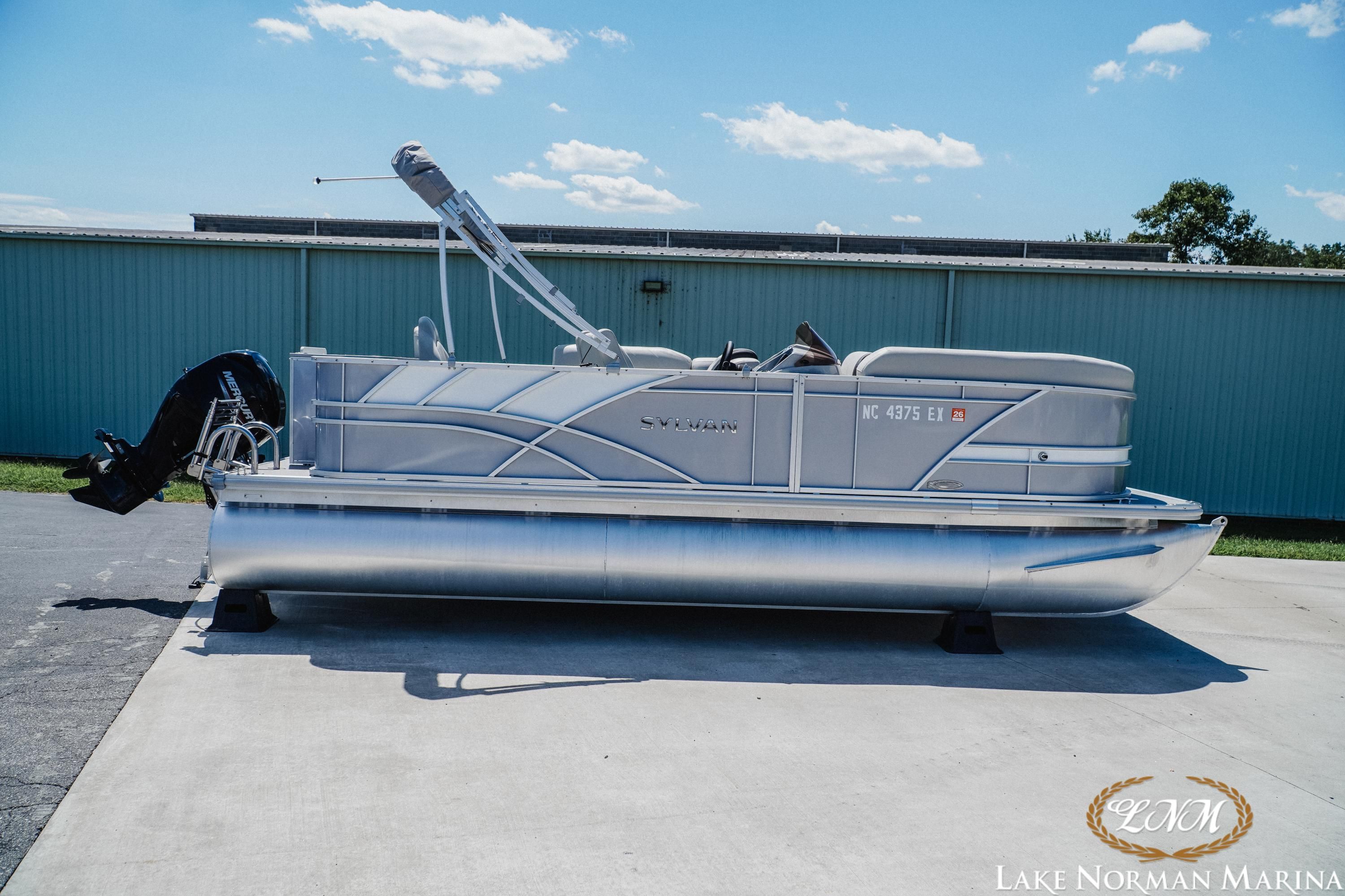 2022 Sylvan 820