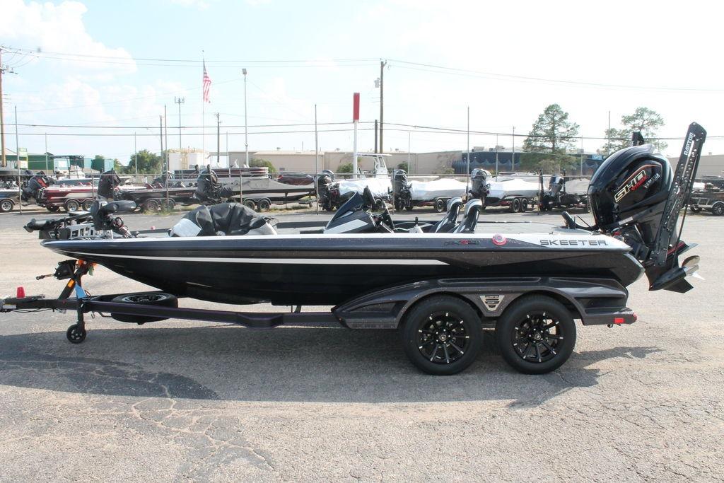 Skeeter FXR20 FLEX 2026 Skeeter FXR20 FLEX boat on trailer, parked outdoors, side view.