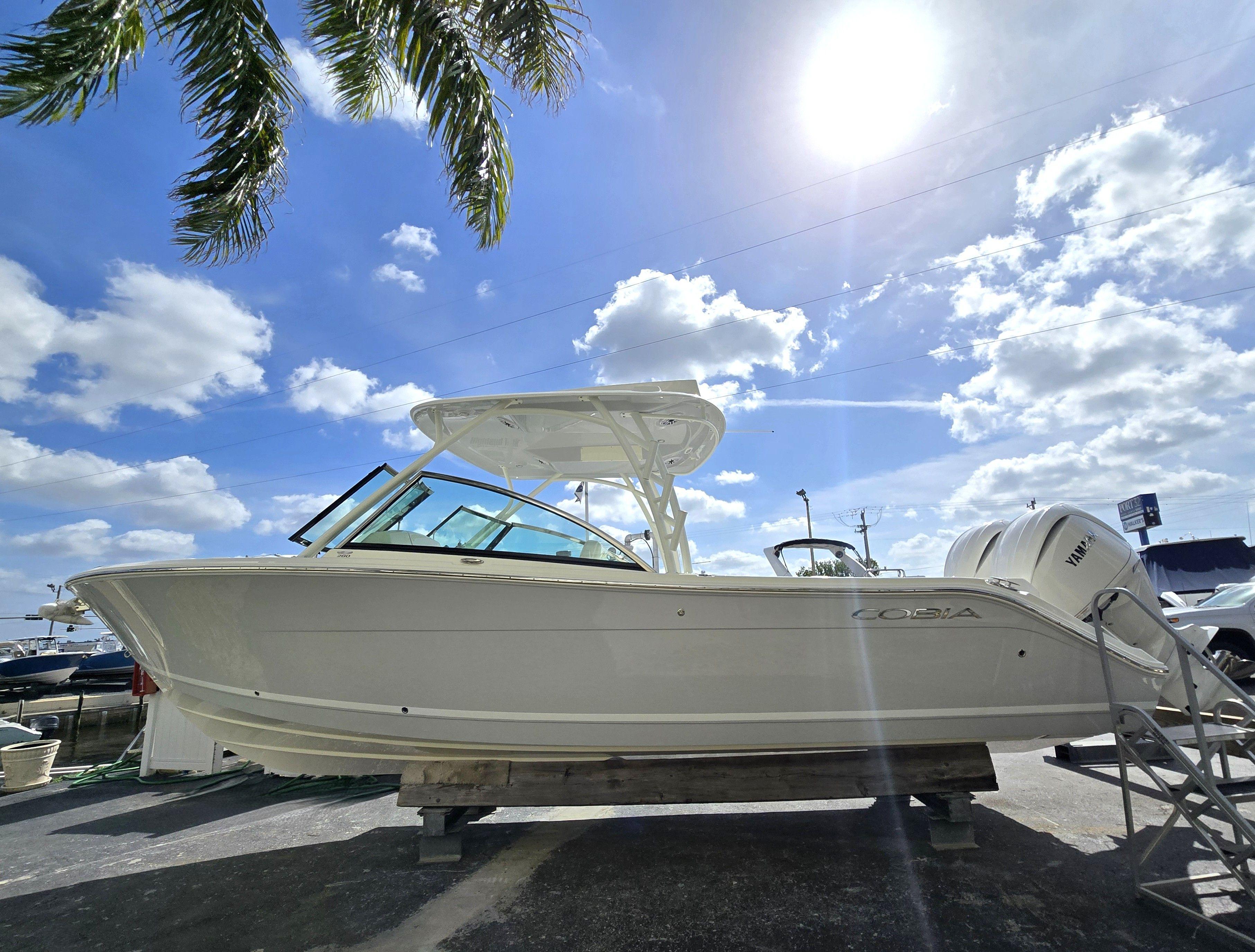 2025 Cobia 280 DC