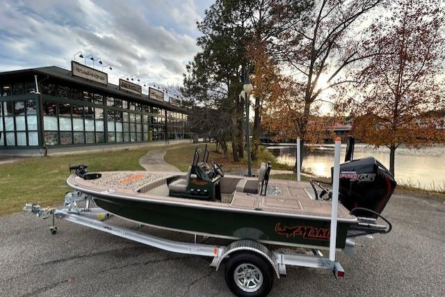 2026 Mako 18 Pro Skiff Backwater Edition