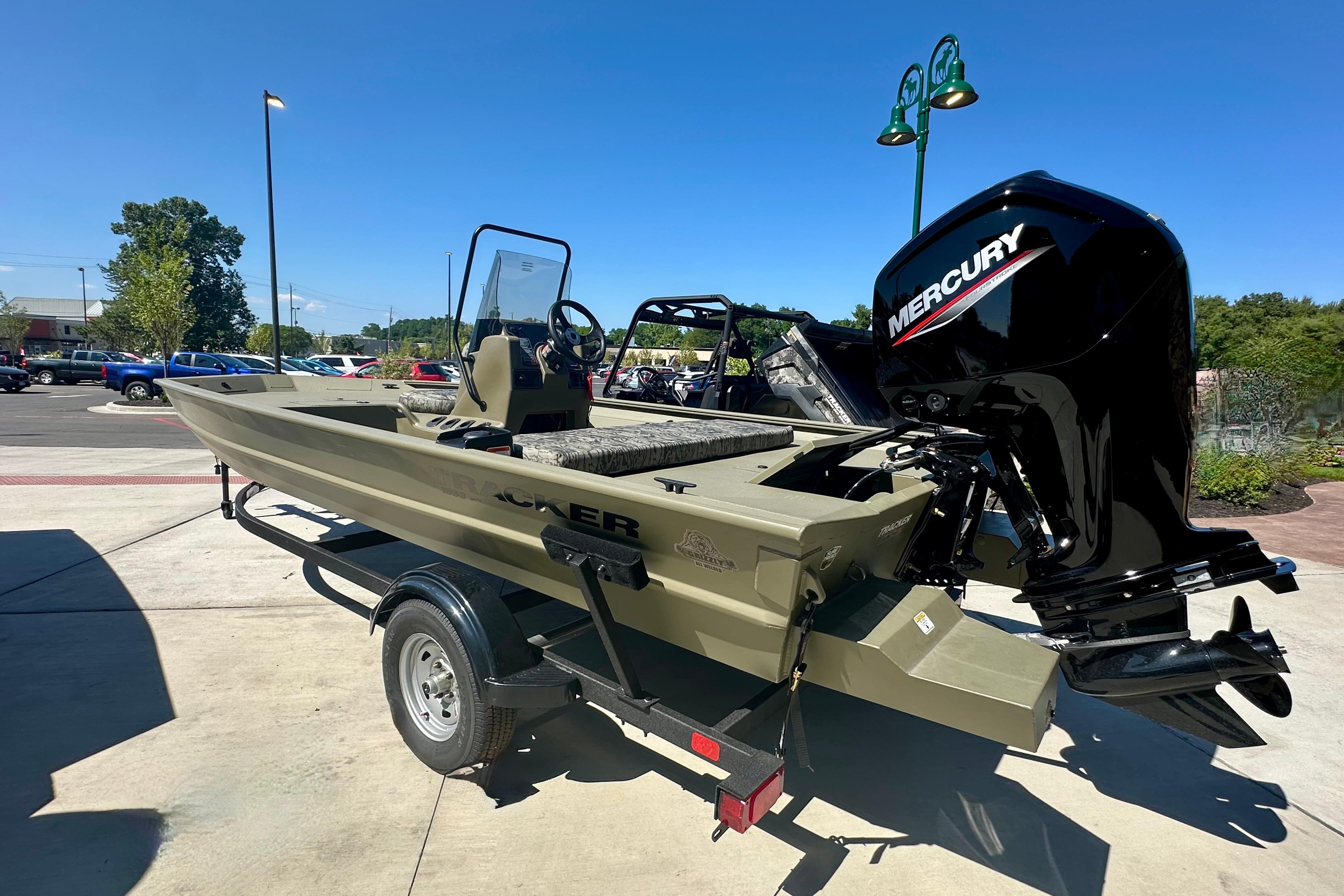 2026 Tracker Grizzly 1860 CC