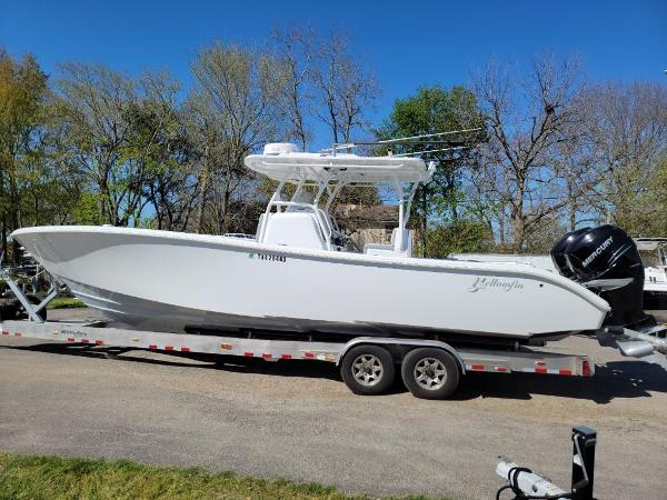2022 Yellowfin 32 Offshore