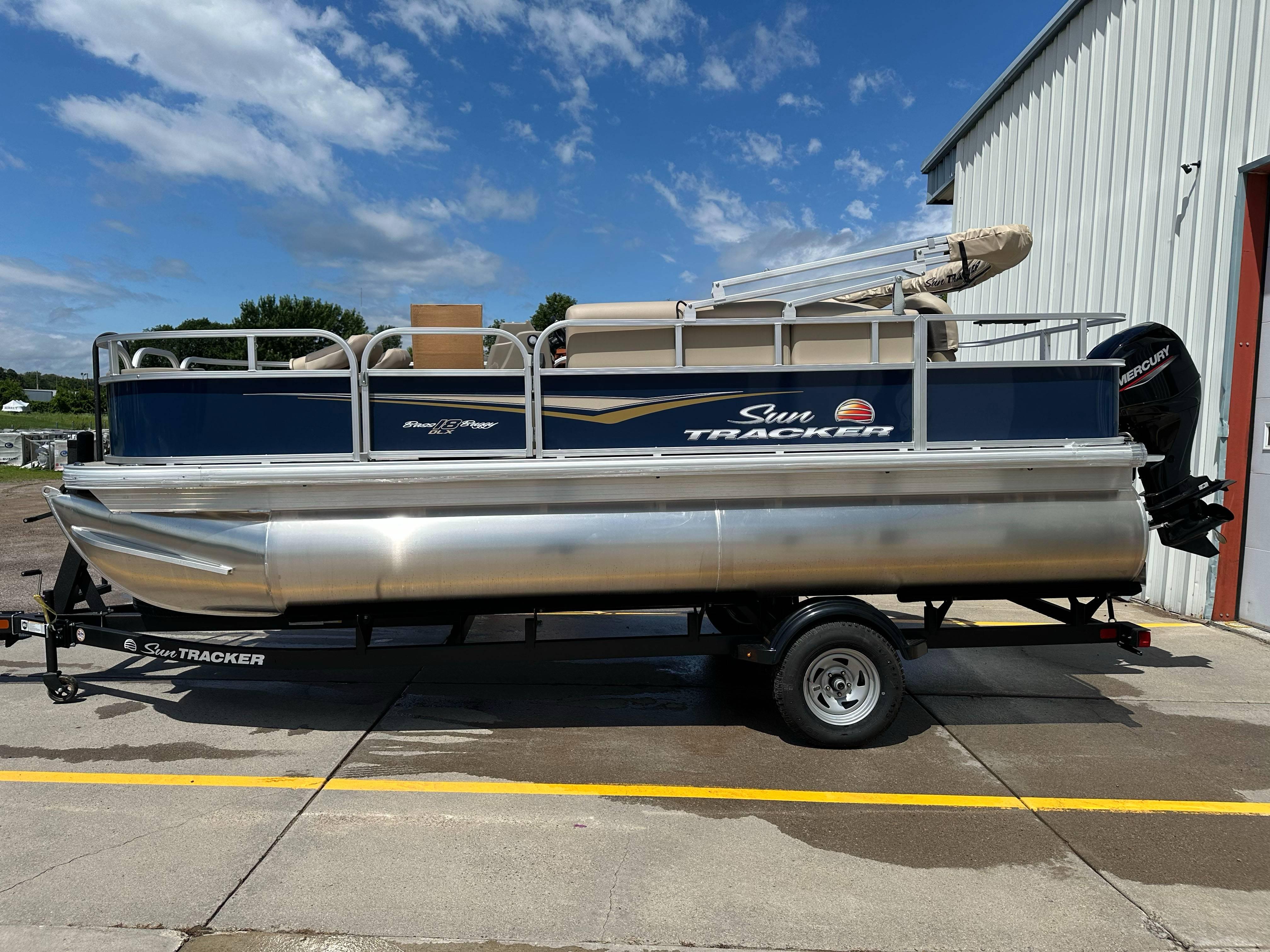 2025 Sun Tracker Bass Buggy 18 DLX