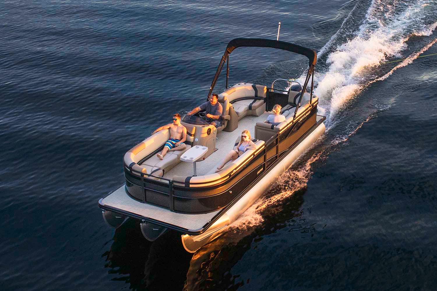 Crestliner Boat image