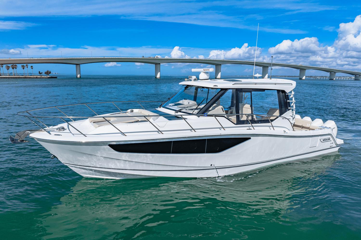 2022 Boston Whaler 405 Conquest