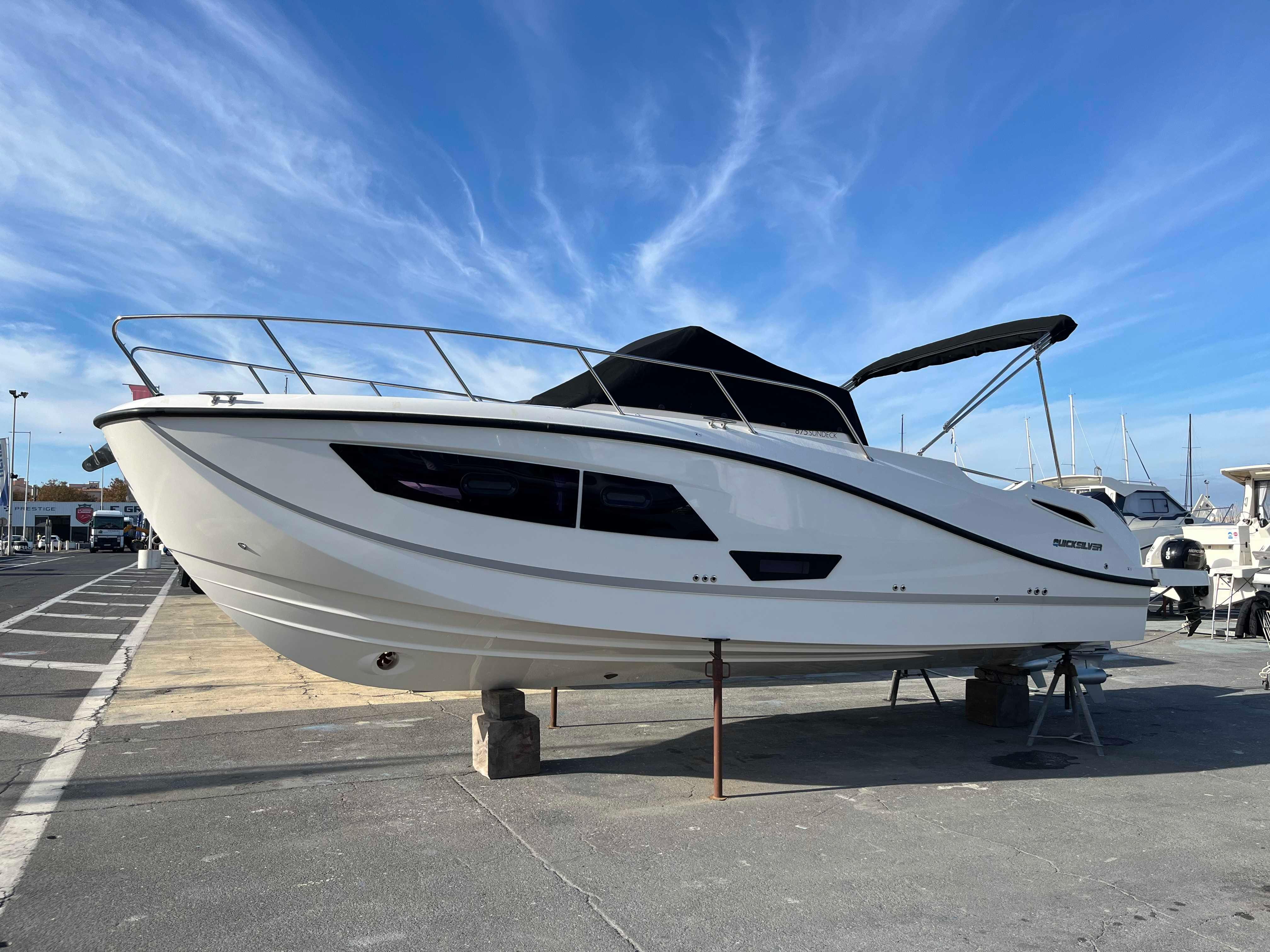 2024 Quicksilver Activ 875 Sundeck