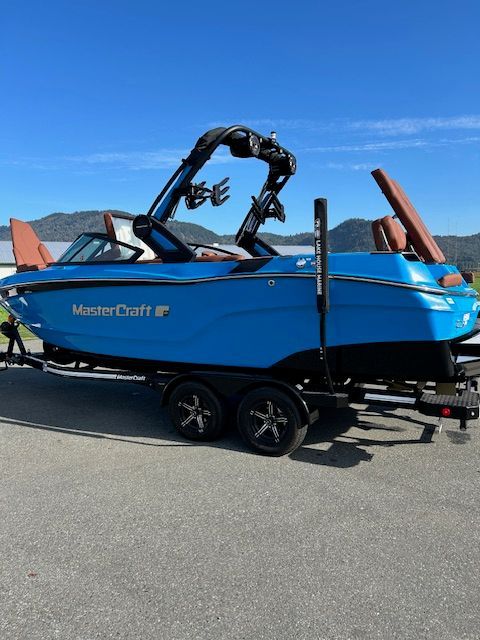 2022 MasterCraft XT23