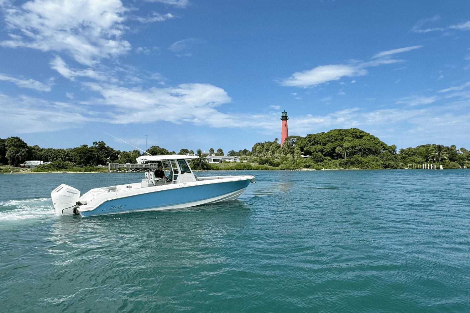 2026 Boston Whaler 330 Outrage