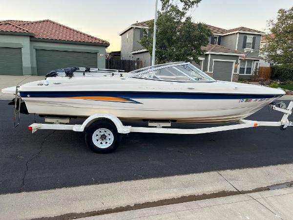 2004 Bayliner 205