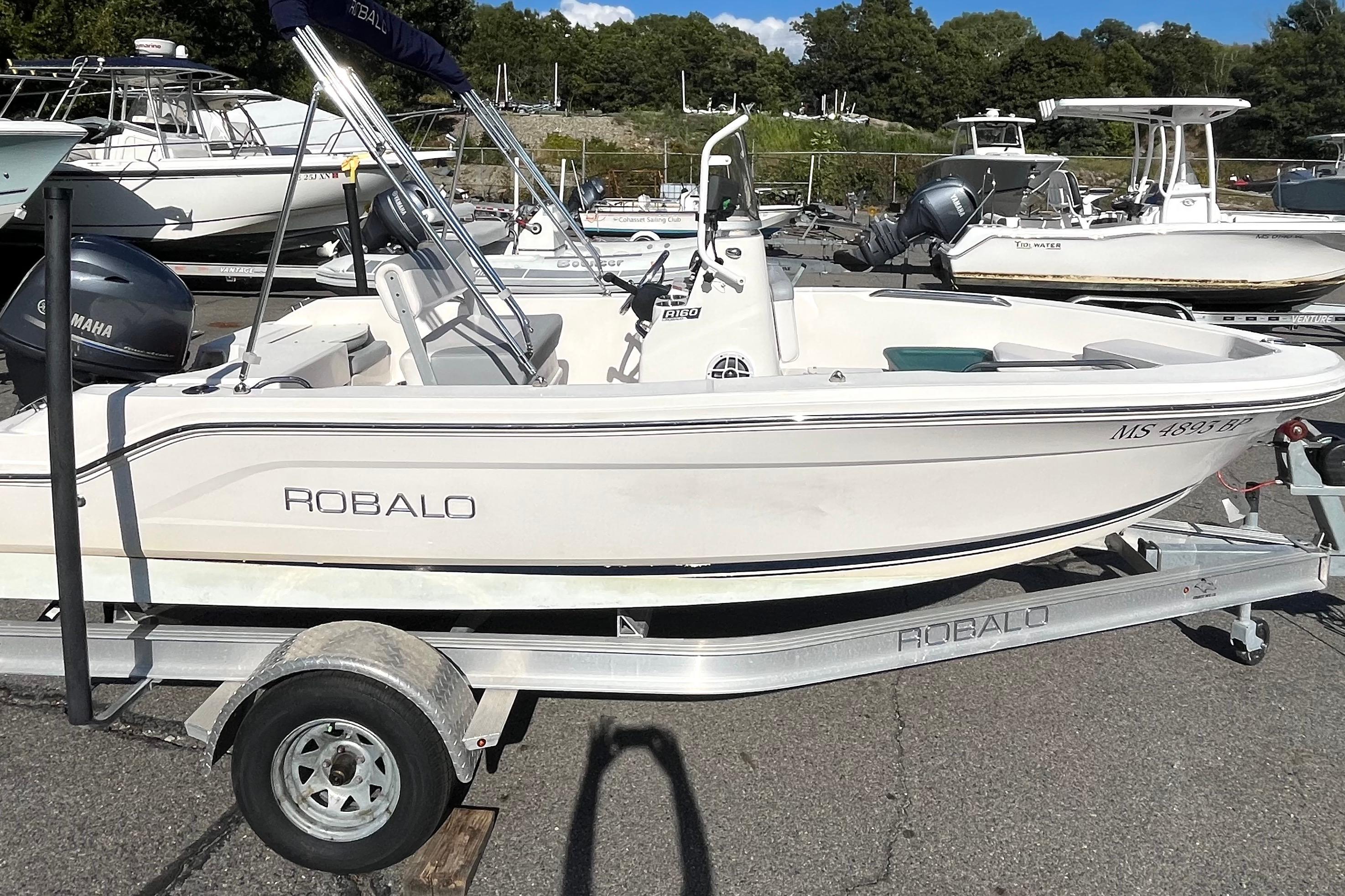 2021 Robalo R160 Center Console