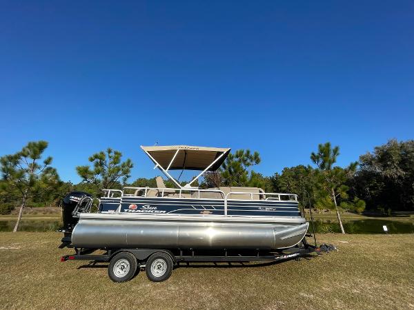 2025 Sun Tracker Fishin' Barge 20 DLX