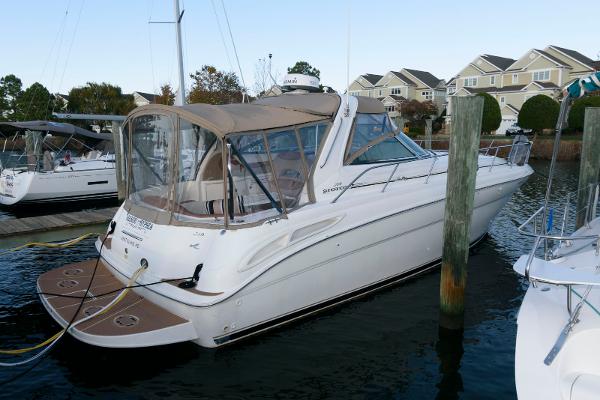 Sea Ray 380 Sundancer 2000 Sea Ray 380 Sundancer docked at marina, featuring sleek design and spacious cabin.