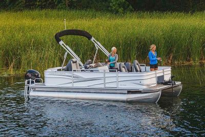 Crestliner 240 Rally FS Boat