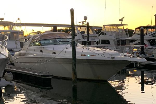 Sea Ray 450 Sundancer 1998 Sea Ray 450 Sundancer yacht docked at sunset in a marina.