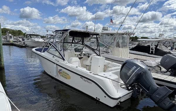 Edgewater 245 CX Edgewater 245 CX 2012 boat docked with Yamaha outboard motor, under a partly cloudy sky.