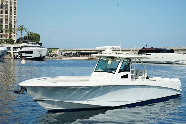 2012 Boston Whaler 370 Outrage