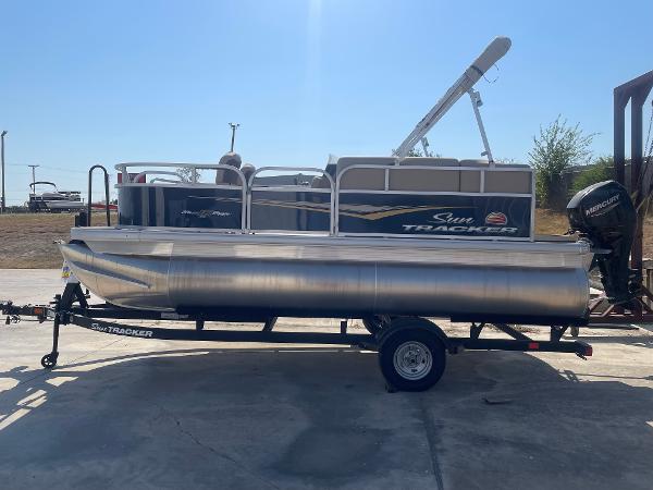 2025 Sun Tracker Bass Buggy 16 XL Select