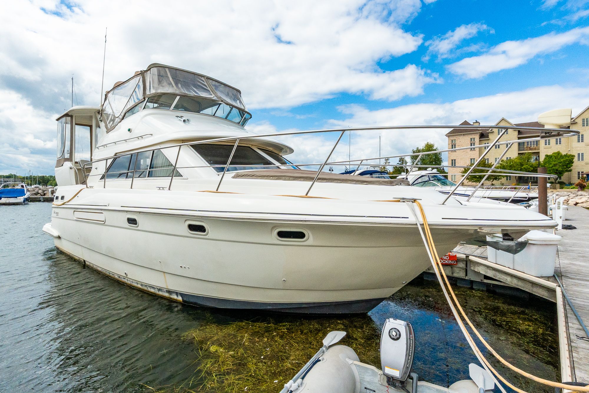 2003 Cruisers Yachts 3750