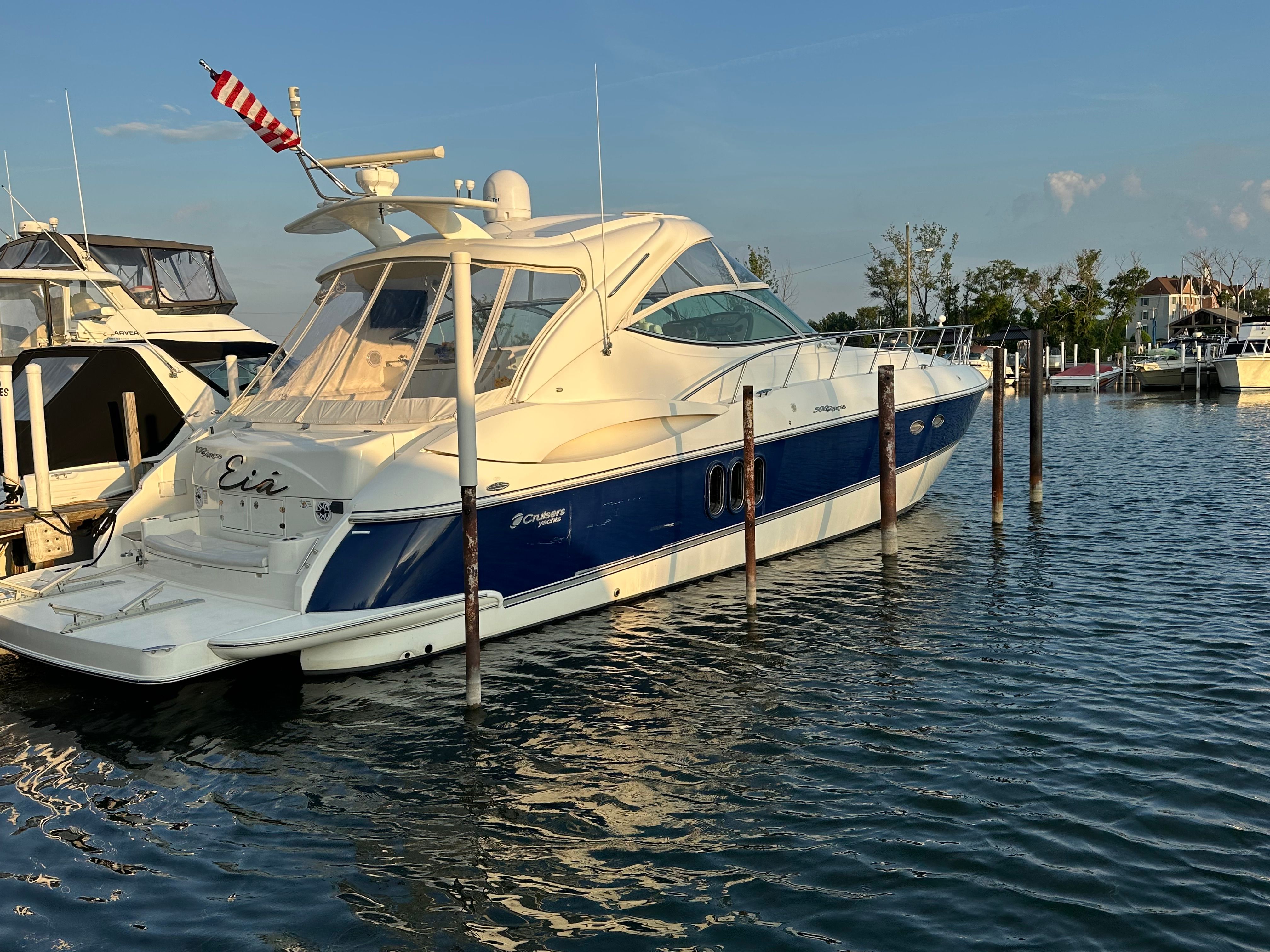 2005 Cruisers Yachts 500 Express