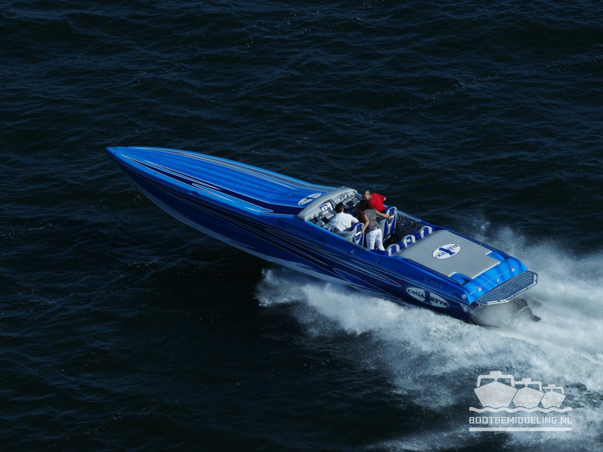 2008 Cigarette 39 Top Gun Unlimited.