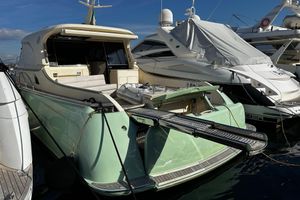 Mochi Craft 51 Dolphin 2004 Mochi Craft 51 Dolphin yacht docked, featuring elegant design and spacious deck area.