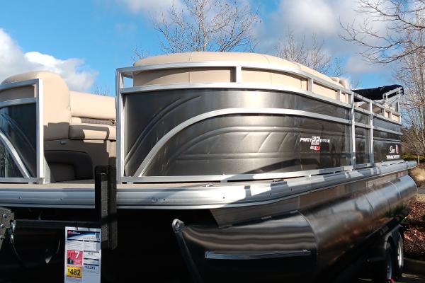 2025 Sun Tracker Party Barge 22 XP3