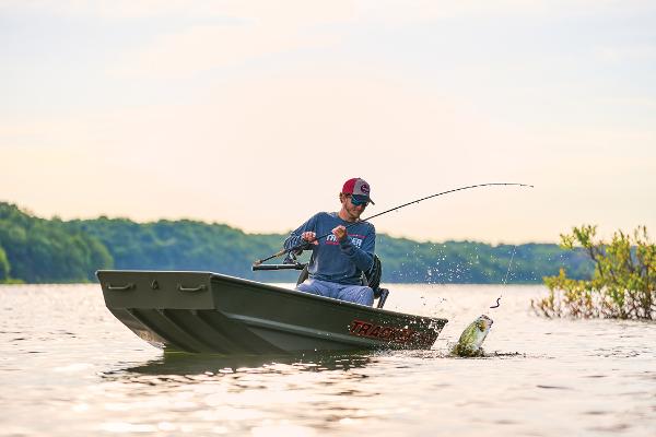 Tracker Grizzly 1036 Utility