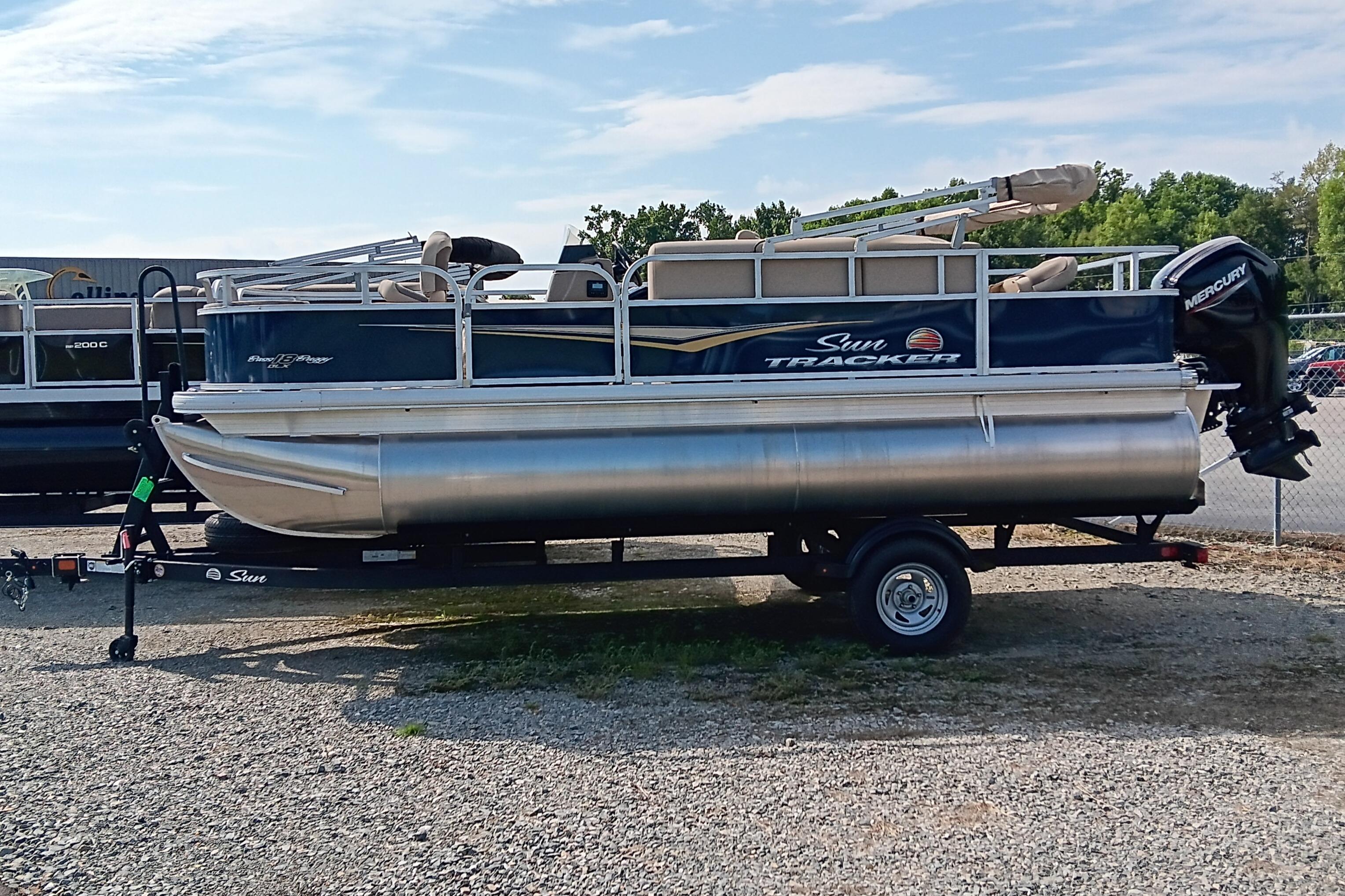 2025 Sun Tracker Bass Buggy 18 DLX