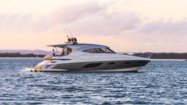 Riviera 6000 Sport Yacht Platinum Edition