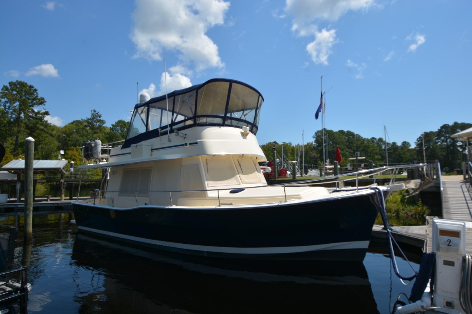 2004 Mainship 400 Trawler