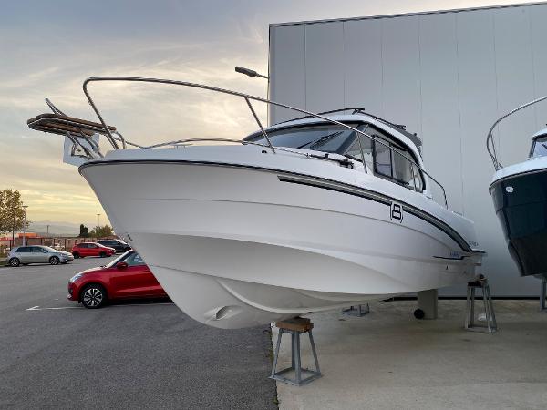 2023 Beneteau Antares 8