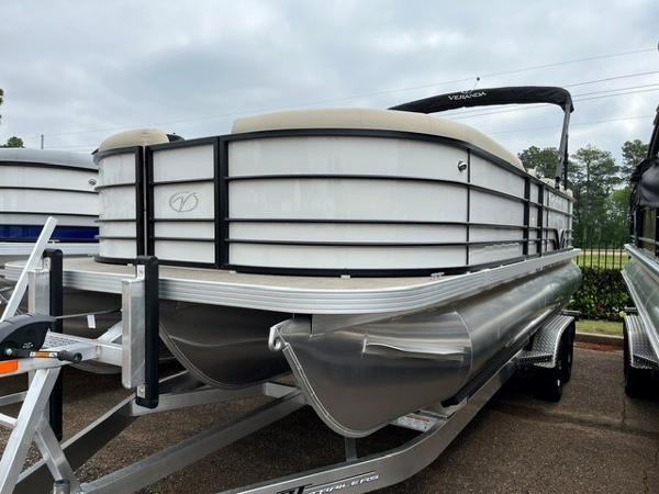 Veranda VISTA VIEW 22RC 2025 Veranda VISTA VIEW 22RC pontoon boat on trailer, side view.