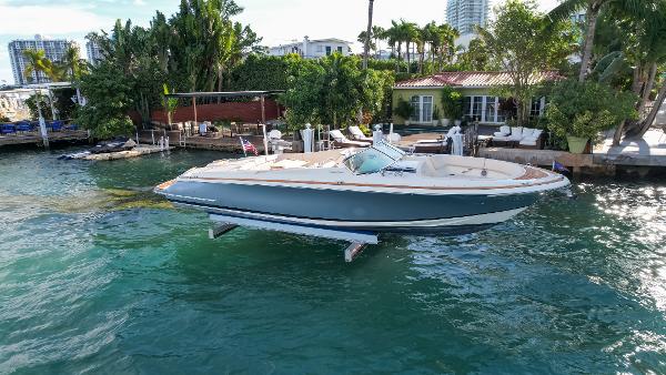 2014 Chris-Craft Launch 32