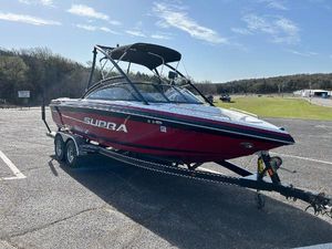 Supra Sunsport 22 V 2007 Supra Sunsport 22 V boat on trailer in parking lot, sunny day.