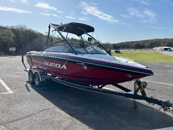 Supra Sunsport 22 V 2007 Supra Sunsport 22 V boat on trailer in parking lot, sunny day.