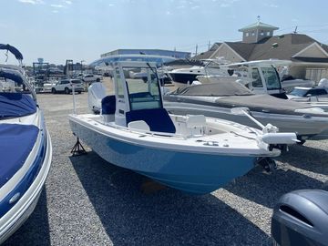 2024 Everglades 253 Center Console