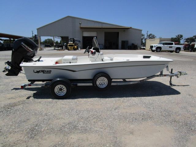 Mako Pro Skiff 17 CC 2023 Mako Pro Skiff 17 CC boat on trailer, parked outdoors.