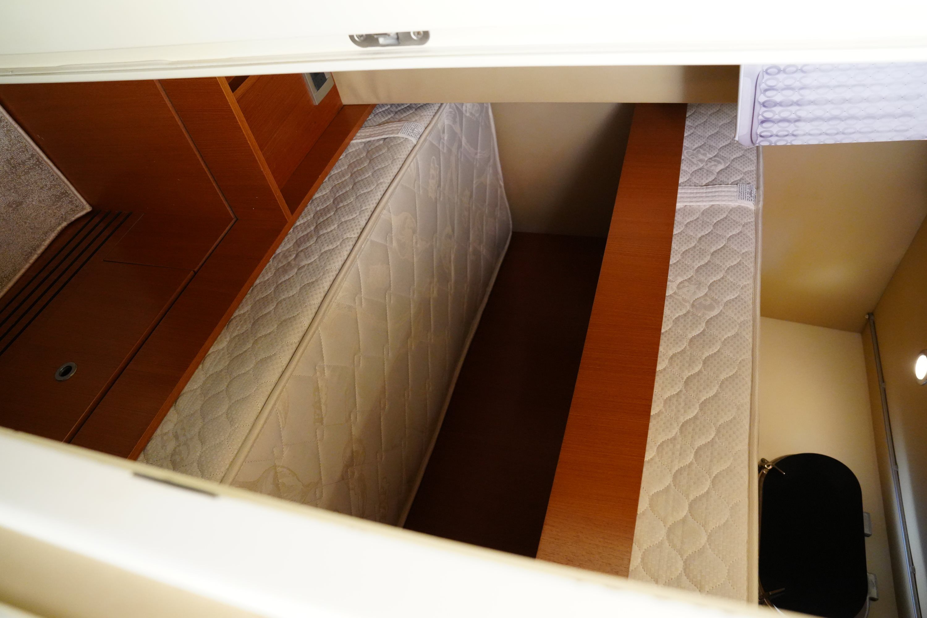 2008 Ferretti Yachts 731