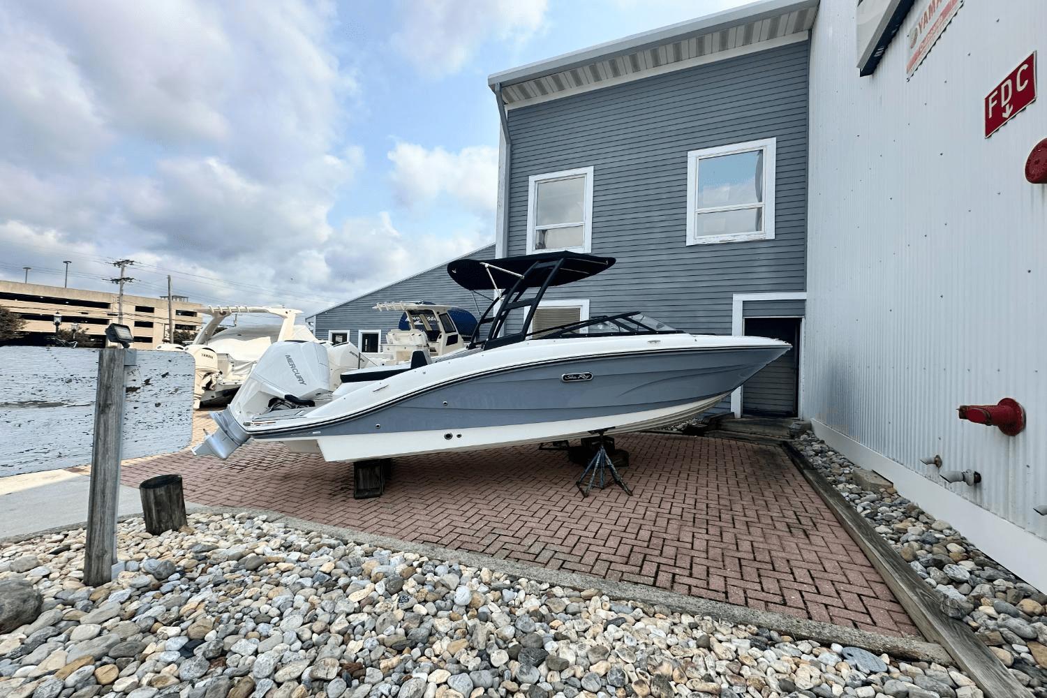 2025 Sea Ray SPX 210 Outboard