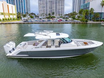 2024 Tiara Yachts 43 LS