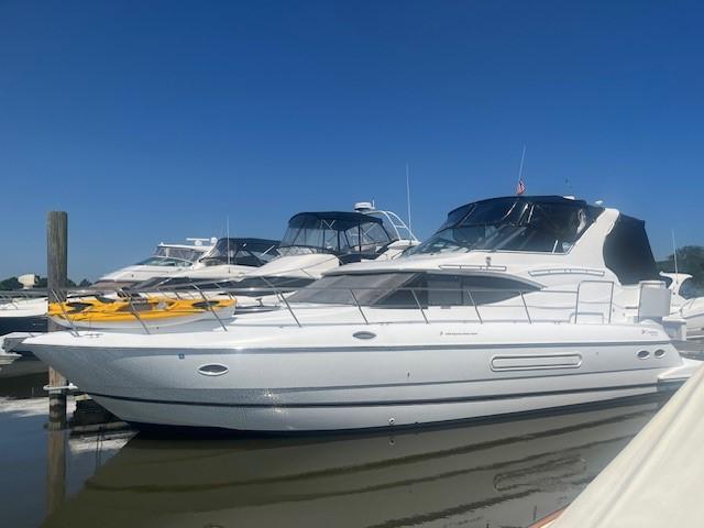 2000 Cruisers Yachts 4450 Express Motoryacht