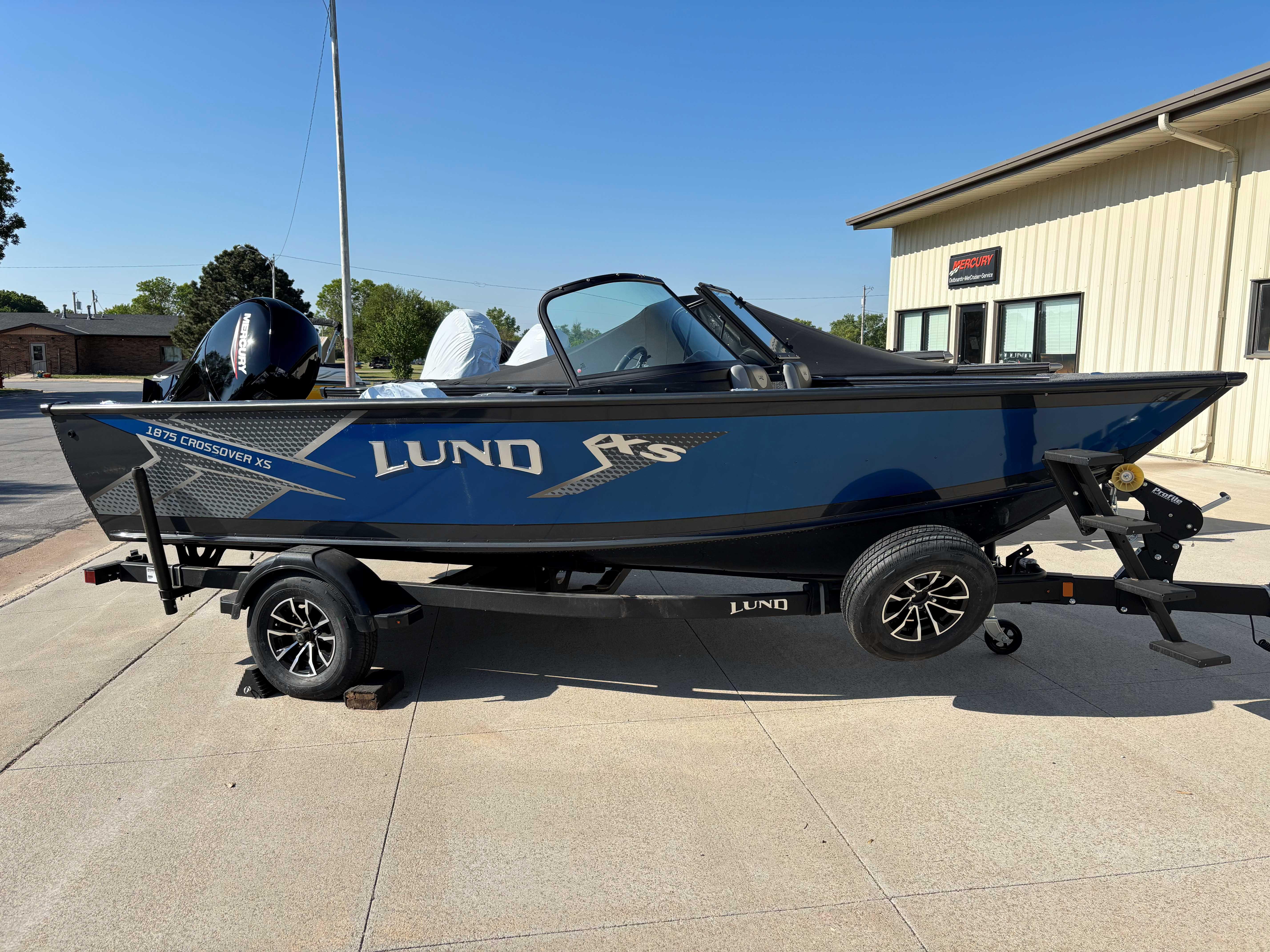 2025 Lund 1875 Crossover XS