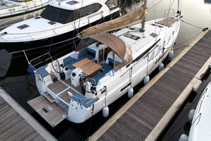 Jeanneau Sun Odyssey 440 2021 Jeanneau Sun Odyssey 440 sailboat docked at marina, featuring spacious deck and modern design.