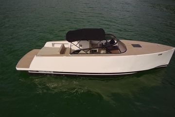 2022 VanDutch 32