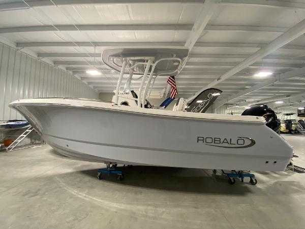 2026 Robalo R230 Center Console