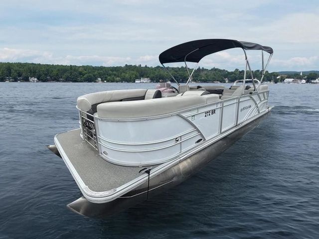 2022 Sylvan 8524 Mirage LZ