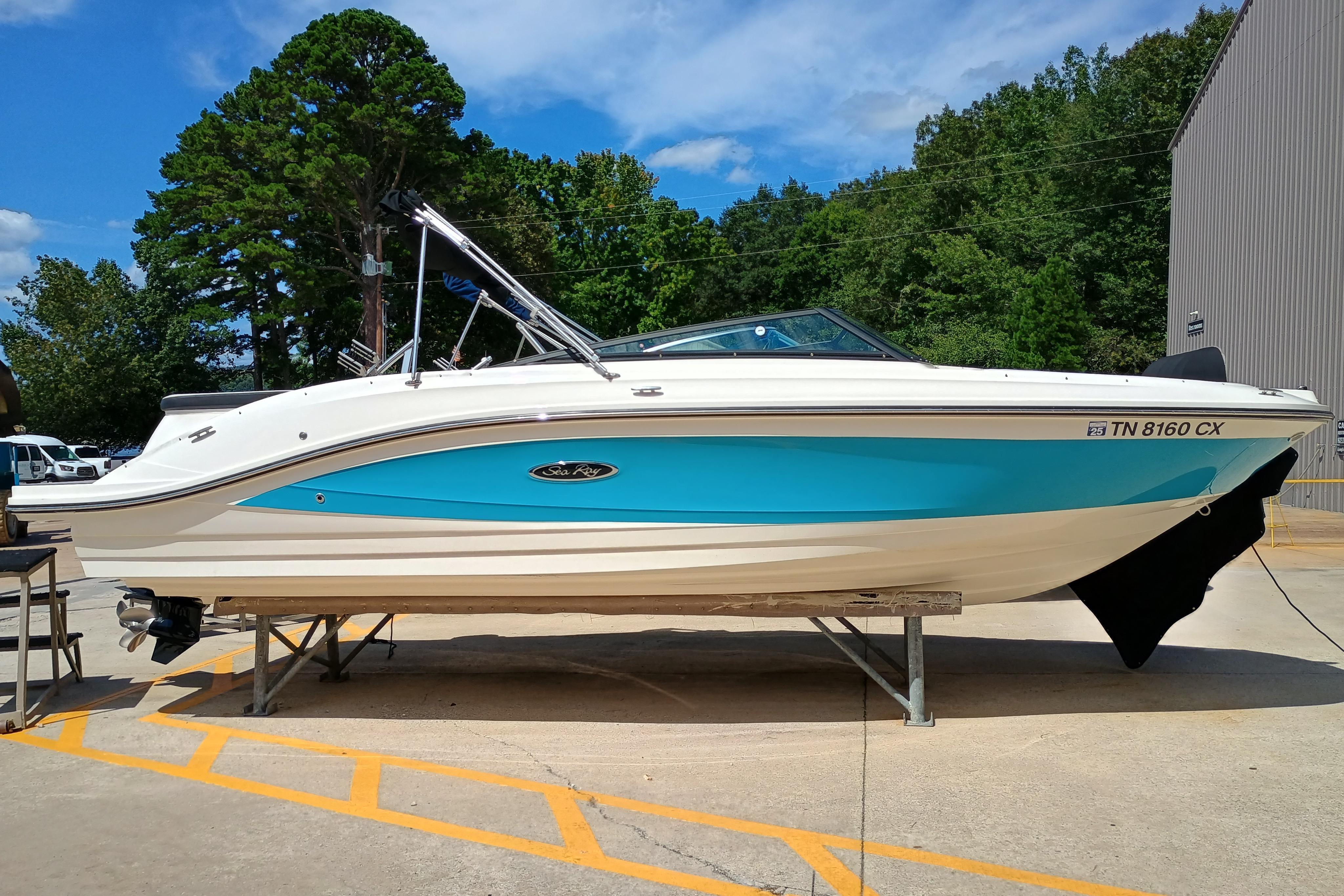 2022 Sea Ray SPX 230