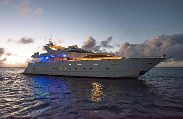 1999 Azimut 5 Stateroom VIP Edition