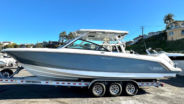 2023 Boston Whaler 320 Vantage